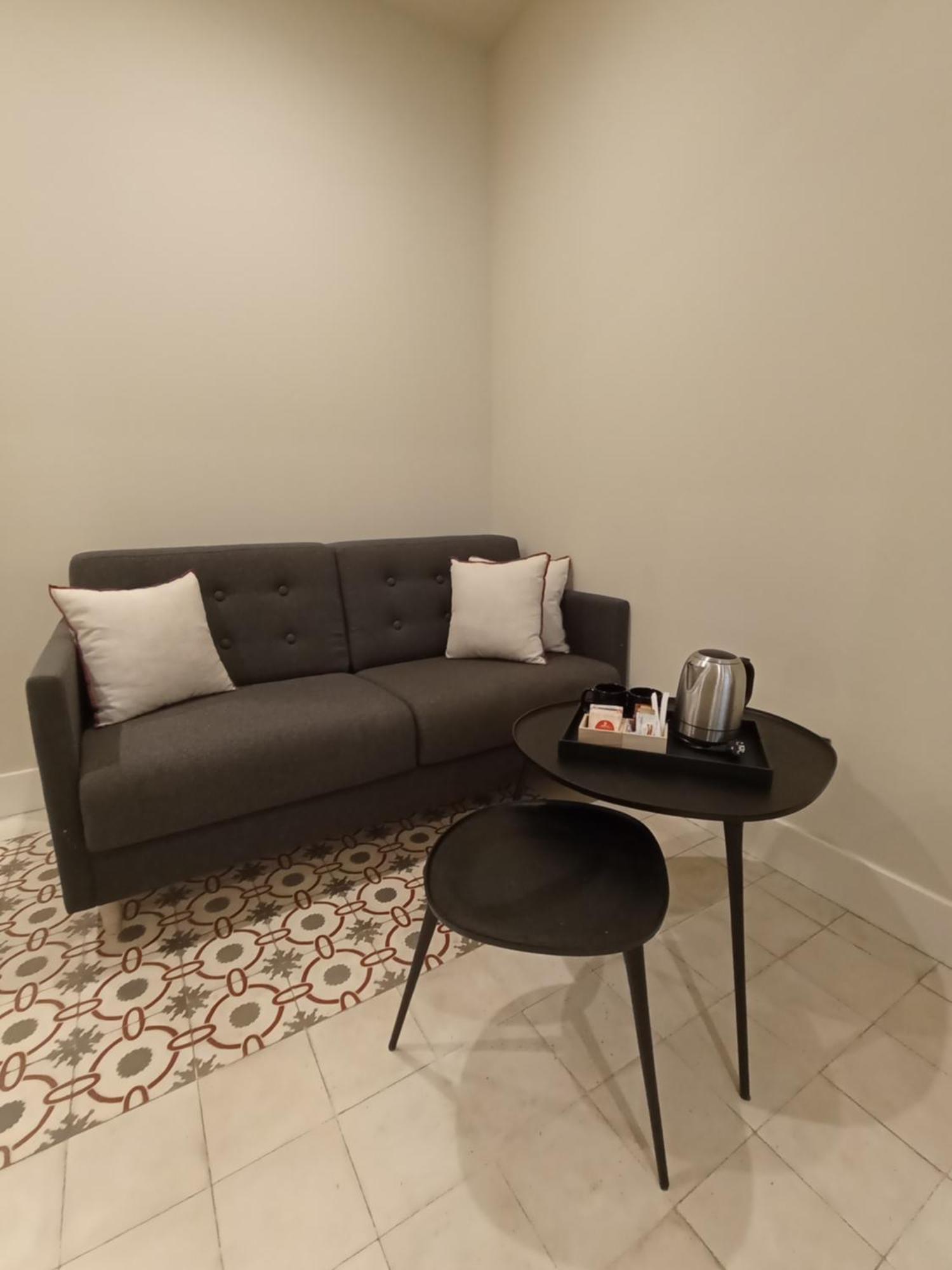 Uma Suites Parada Del Marques Sevilla Eksteriør billede