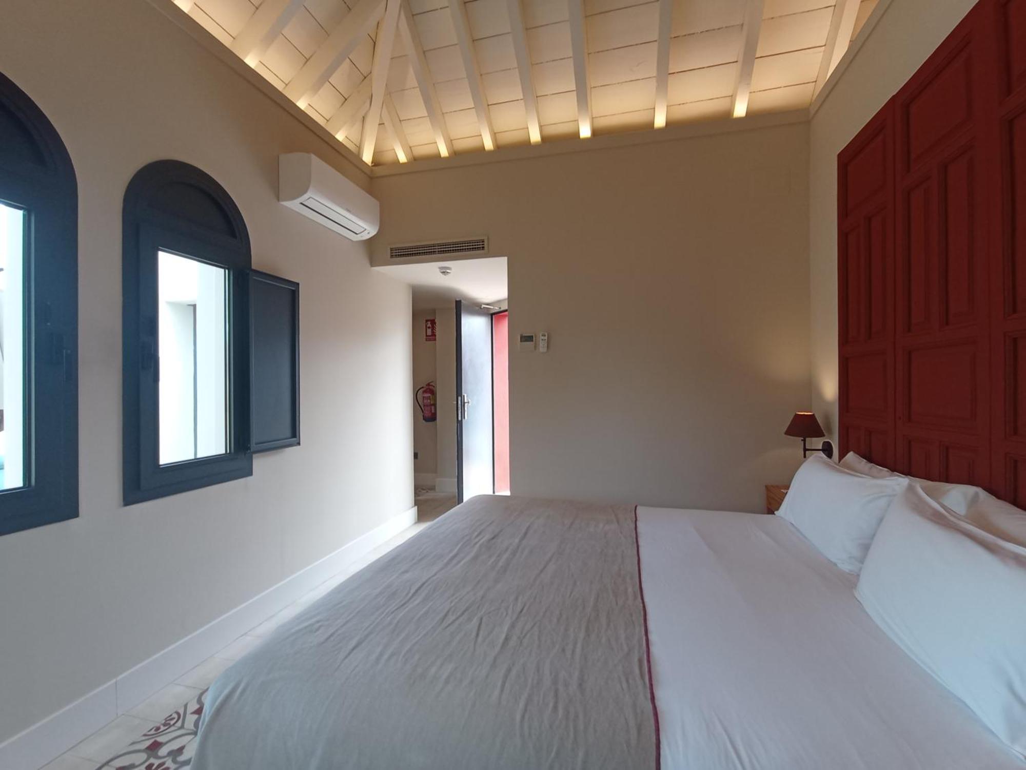 Uma Suites Parada Del Marques Sevilla Eksteriør billede